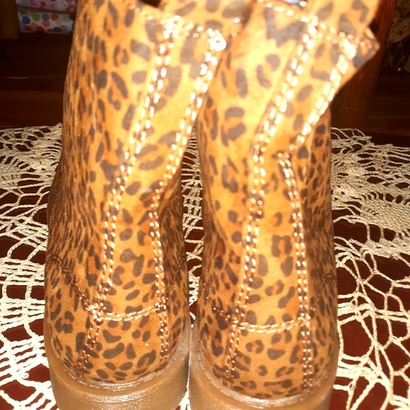 🆕️LAST SIZE 9🖤NWT LEOPARD PRINT HIKING BOOT🖤 - Picture 3 of 15